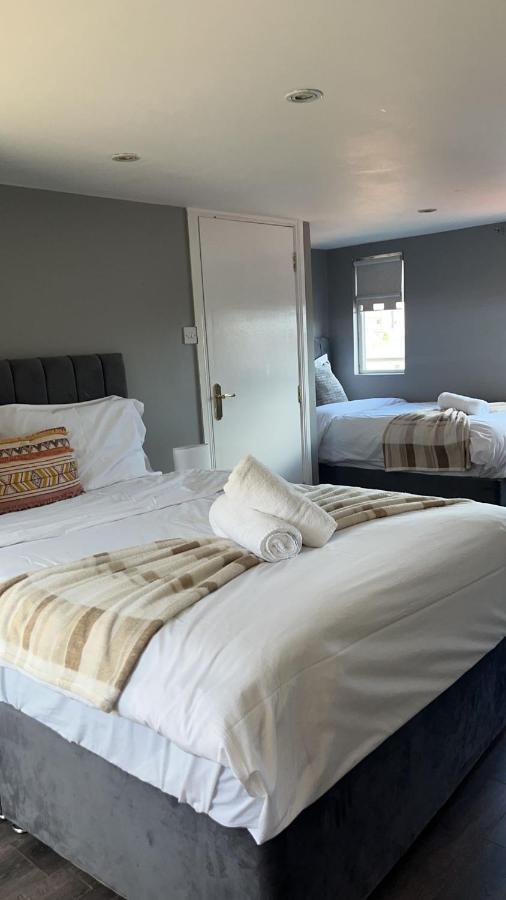 Massive 4 Bed Walking Distance To The Lights, Perfect For Business Trips * Белфаст